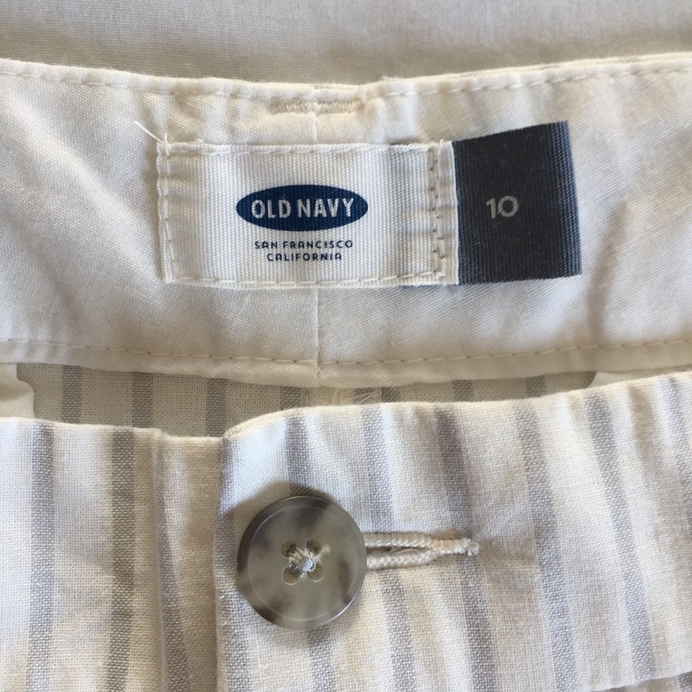Old Navy White and Gray Striped Shorts - Picture 2 of 4